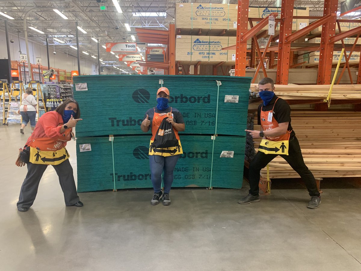 Credit is given where credit is due!!! These 4 cashiers blew CREDIT out of the water for the 1st half with a combined total of 858 APPS between the 4 of them. Thank you <a href="/TonyRoberts75/">Tony Roberts</a> for the gift bags and taking care of our associates!