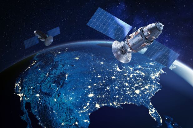 KratosDefense's tweet photo. There could be more than 1000 new satellites launched in space in 2020. Listen to what type of technology exists to track them on #ConstellationsPodcast @LeoLabs_Space #ASaferSpace https://t.co/iNy3691DZ3