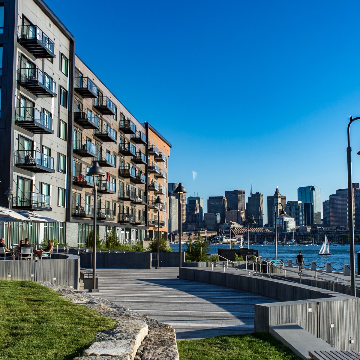 Morning or night, we can always enjoy breathtaking views at Clippership Wharf. Meet up with a friend or make a new one on our beautifully furnished Harborwalk! Make Boston Harbor your backyard- schedule a tour today: bit.ly/2N18g2E