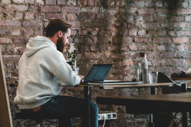 abelwen's tweet photo. Should companies look to return to the office in the #FutureofWork? @ethanbernstein, @HHBlunden, @AndrewSBrodsky, @wonbinsohn &amp; @bwaber discuss the pros and cons of #RemoteWorking in @HarvardBiz via @SimonLPorter. https://t.co/Bprf4NTsCg https://t.co/mgCAzardew