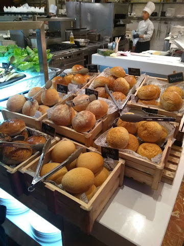 Joseph_OC_'s tweet image. Ese #TimeBreak que llena hasta el alma.
#Colombiana 🥤con #JamesBond 🥐
La pareja perfecta 🔝 💥
Y seguimos derecho hasta:
 el almuerzo. 🍽️🍷