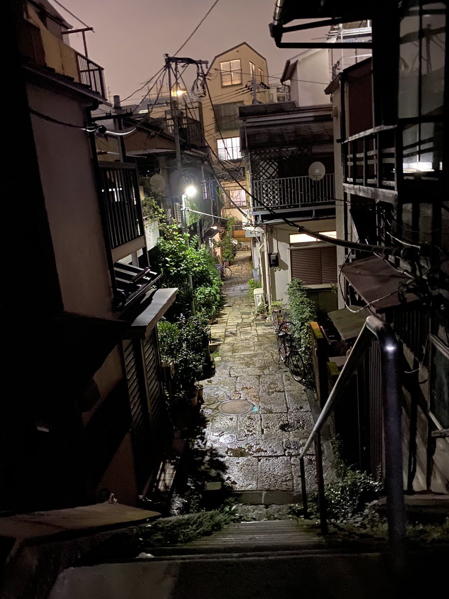 Kazmiyamo 菊坂裏の路地 樋口一葉旧居跡の路地 奥には井戸 東京夜散歩 本郷菊坂 路地 階段 井戸 樋口一葉 Kazmiyamo 菊坂裏の路地 樋口一葉旧居跡の路地 奥には井戸 東京夜散歩 本郷菊坂 路地 階段 井戸 樋口一葉