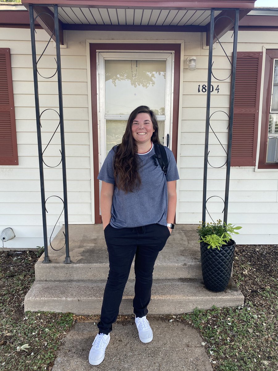 MintsPaul's tweet image. Obligatory first day of school picture....senior year, HSU!! Love that she still takes care of her family’s wishes and texted us this morning...“You’re Welcome”. Thanks @kayleighmints #youarelovedBIG #SrYear