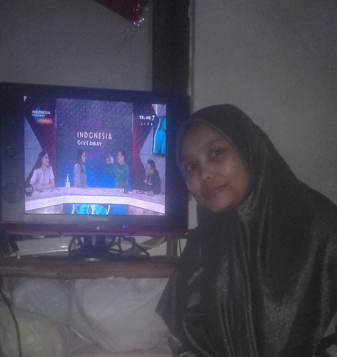JenkYuyun's tweet photo. @TRANS7 Bismillah hirrahman nirrahiim..
Kalo saya dapat uang 100jt.. saya mau memperbaiki/benerin rumah orangtua saya.. kasihan dimasa tua nya setidaknya saya bisa membuat mereka tenang dengan keadaan rumah yg kokoh dan nyaman.. #IndonesiaGiveaway5 @TRANS7 https://t.co/SRdohynTym