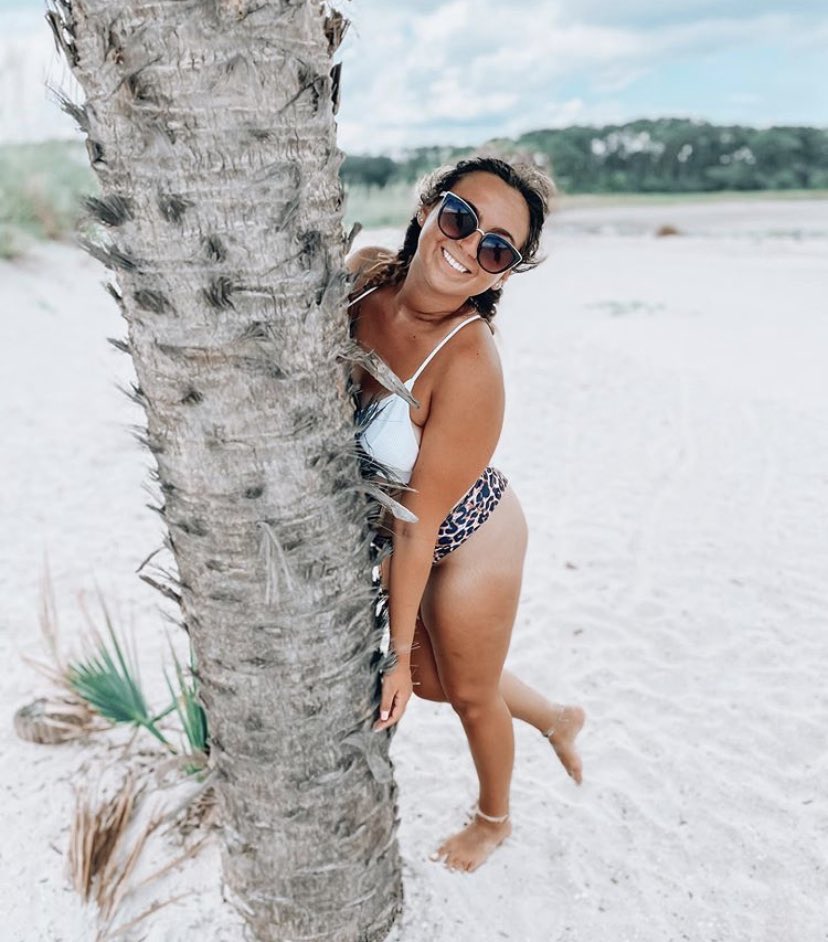 EKUDeltaZeta's tweet photo. 𝙱𝙴𝙻𝙾𝙽𝙶𝙸𝙽𝙶
•
“Belonging means I can be my most authentic self around my sisters! Finding love and support among a strong group of women makes me feel like I can accomplish anything. When I found Delta Zeta I felt right at home, I felt like I really belonged!”-@_katie_21 https://t.co/PSCAdPuy3S