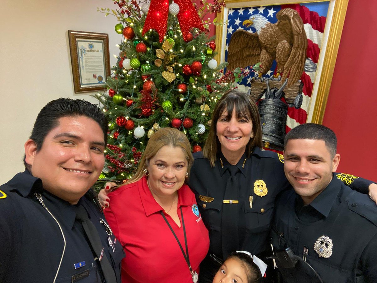 MedleyPolice's tweet photo. We are heartbroken by the loss of one of our own,Officer Dan Garcia,who proudly served our community with integrity,honor, and commitment.We lost an amazing person,who impacted the lives of many.We ask that you keep the family,friends,and officers,in your thoughts and prayers. https://t.co/uqKYxKxh8T