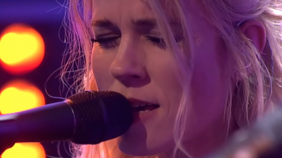 Zangeres <a href="/IlseDeLange/">Ilse DeLange</a> schreef het nummer ‘Love Goes On’ nadat haar vader overleed. 

‘Alles wat ik weet, is dat onze liefde doorgaat.’ 

Laat je raken door dit nummer: ikmisje.eo.nl/themas/muziek/…