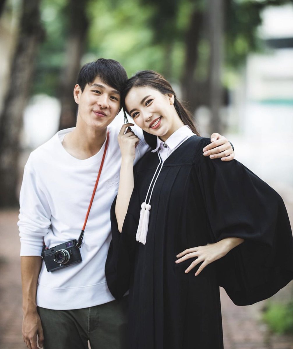 UnderbedDara's tweet photo. หลังจากทั้งมุกและทอยต่างลงสตอรี่แบบมีนัยยะ เหมือนเลิกกันแล้ว

วันนี้มุกเลยขอตอบนะว่าเลิกแล้วจริงๆ แต่ไม่เกี่ยวกับมือที่ 3 แต่อย่างใด ส่วนสาเหตุที่เลิกกันเป็นเพราะต่างฝ่ายต่างโฟกัสกับการทำงานมากเกินไป ทำให้ไม่มีเวลาให้กัน จนรู้สึกว่าที่ผ่านมาเราเป็นเพื่อนกันมาโดยตลอด

#มุกทอย https://t.co/Sg8RngzmxA