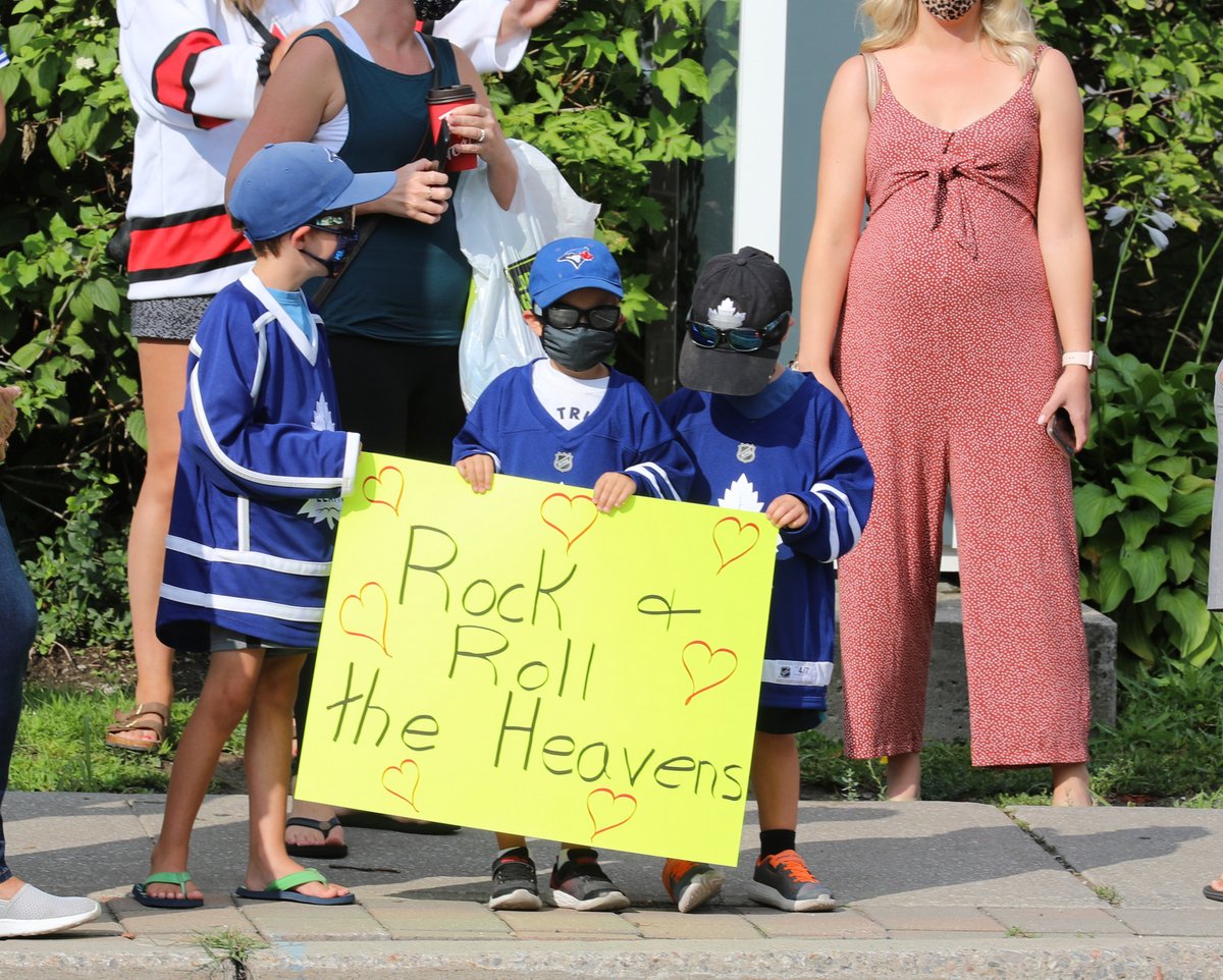 ColinWxchaser's tweet photo. Staff from @LakeridgeHealth and @NorHillsHosp lined up along Simcoe St to pay respect to one of the own Kevin Higney who was killed in an ATV collision in Gores Landing on August the 15th https://t.co/ITjLrZcC2v