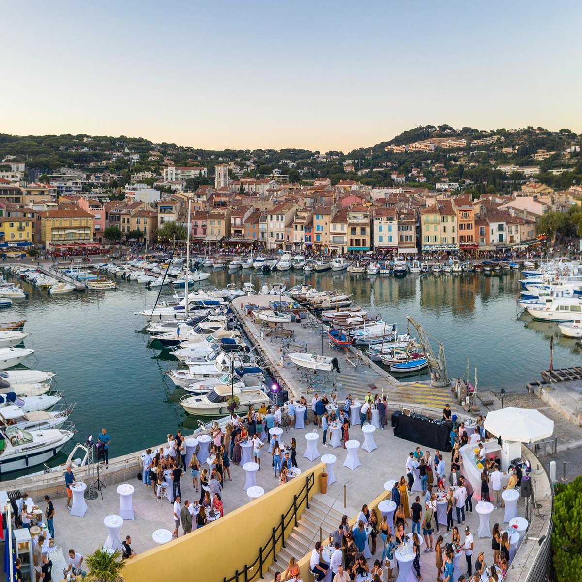Rooftop le Roof Top, Cassis 📍 #rooftop #CotedAzurFrance #discover #bar #insolite #Travel #voyage #decouverte
