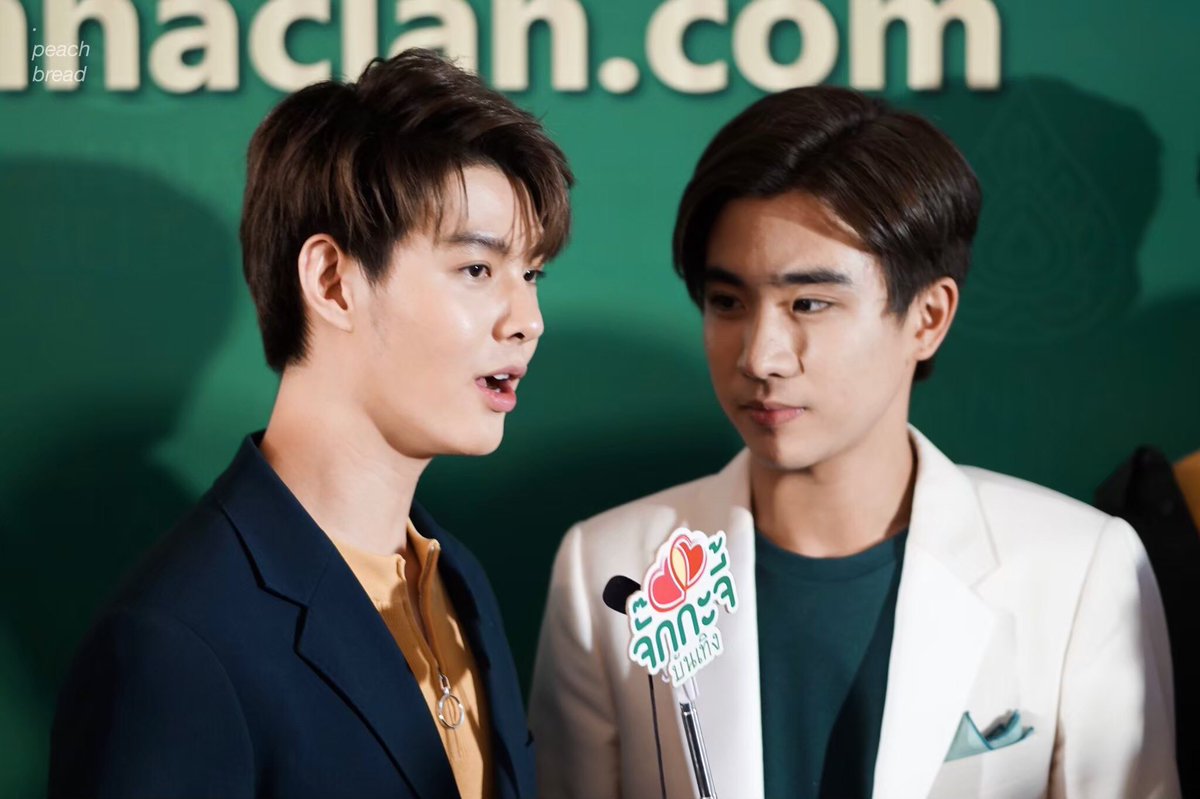 aornornorishere's tweet photo. สายตาแบบนี้ แววตาแบบนี้ เค้ามีไว้ให้แค่กันและกันเท่านั้นแหละ จริงๆนะ ผ่านไปนานเท่าไหร่ สายตามันก็เหมือนเดิม โคดของโคดความพซ ไม่มีใครได้สายตาแบบนี้จากทั้งพี่ทั้งน้องอะ ไม่เคยมีเลย มันคือสายตาของพซเท่านั้น🖤❤️ 
#เจอกันบนจออีกปี
#PerthSaintSation https://t.co/cBoNK0l9p7