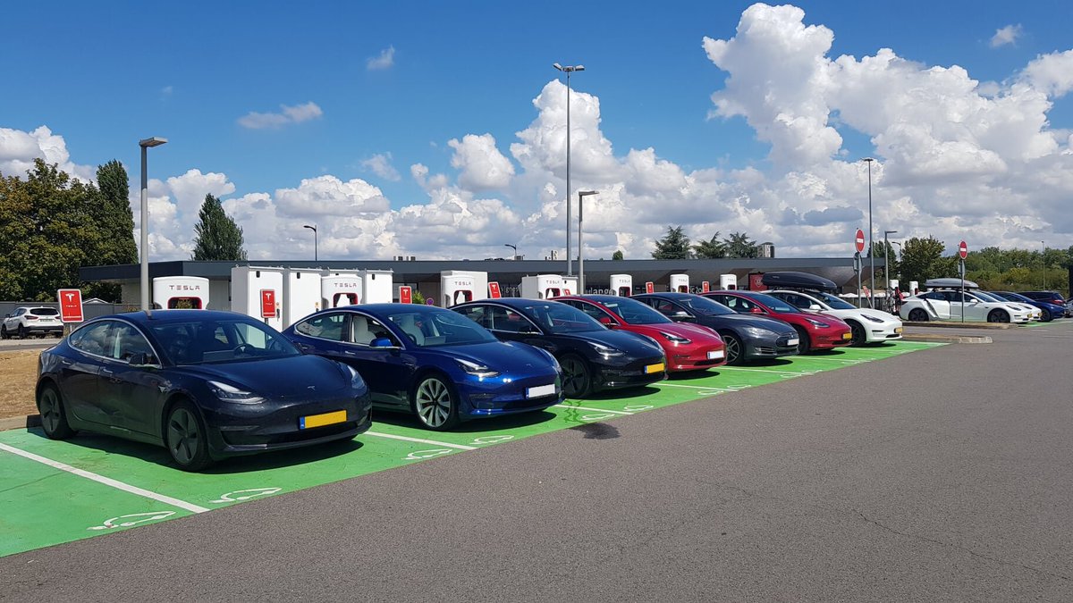 Anyway, turns out Metz is quite a popular spot. 12 superchargers, all in use at one point - although there was never anyone queuing - and cars there from all over the EU. Looks like  @IONITY_EU are building some in the same location as well.