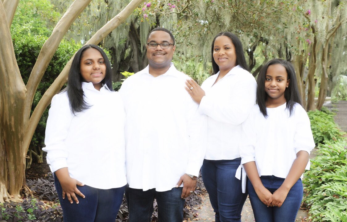 omar4judge's tweet image. When you see me, you see my family. My amazing wife, Carla, and our wonderful daughters, Jade and Sydney, are my inspiration and source of my energy. For the past 1 1/2 years, I’ve carried that inspiration and energy with me as Judge Civil Court, Div. “E” #ReElectJudgeOmarMason