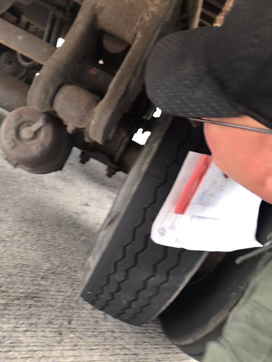 THPFallBranch's tweet photo. Lt Garrison finding 3 loose U-Bolt washers.....๐ง
#BrakeSafetyWeek2020 https://t.co/AkBTlZNBf5
