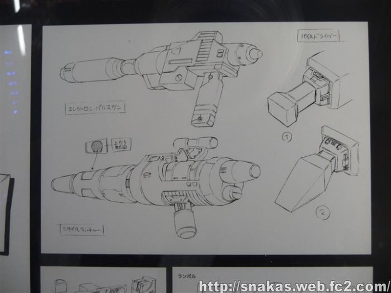 MP-11 Starscream version 1.5 was a revisit of the previous MP to return to the original concept, along with coronation gear. Then there is MP-12 Lambor/Sideswipe, who would be the first in a long line of carbots as cheaper but still excellent releases.