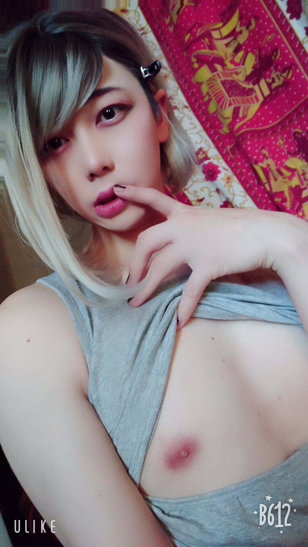 女装子　乳首  /  X