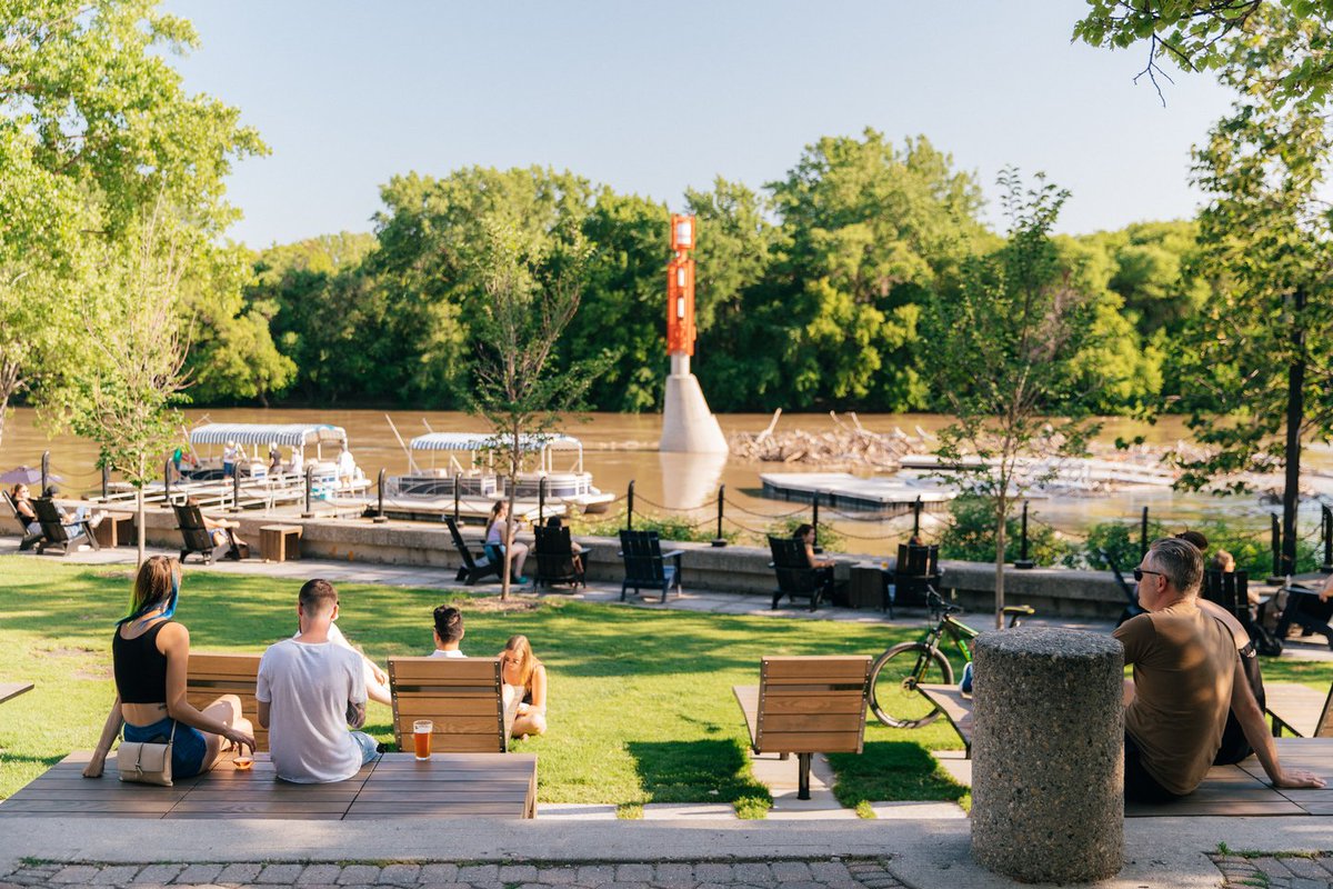 Four things you need to know at @TheForks—including a sour beer with edible glitter🍺, food truck tacos🌮 and ice cream made from scratch🍦

Get the scoop here⤵️
tourismwinnipeg.com/eat-and-drink/…