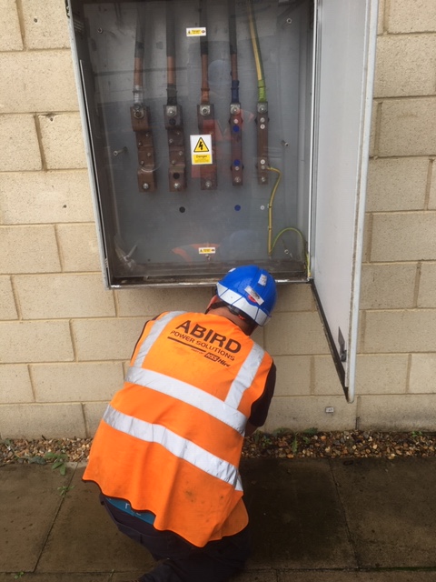 AbirdHire's tweet photo. #MondayMotivation Busy times for the team, last week they were in #Aylesbury supplying a 500kVA #powersolution and installation at a #recycling plant where food waste is turned into energy and migrated back into the #NationalGrid https://t.co/S0i02nDpnr https://t.co/b1BHxjx9Dv