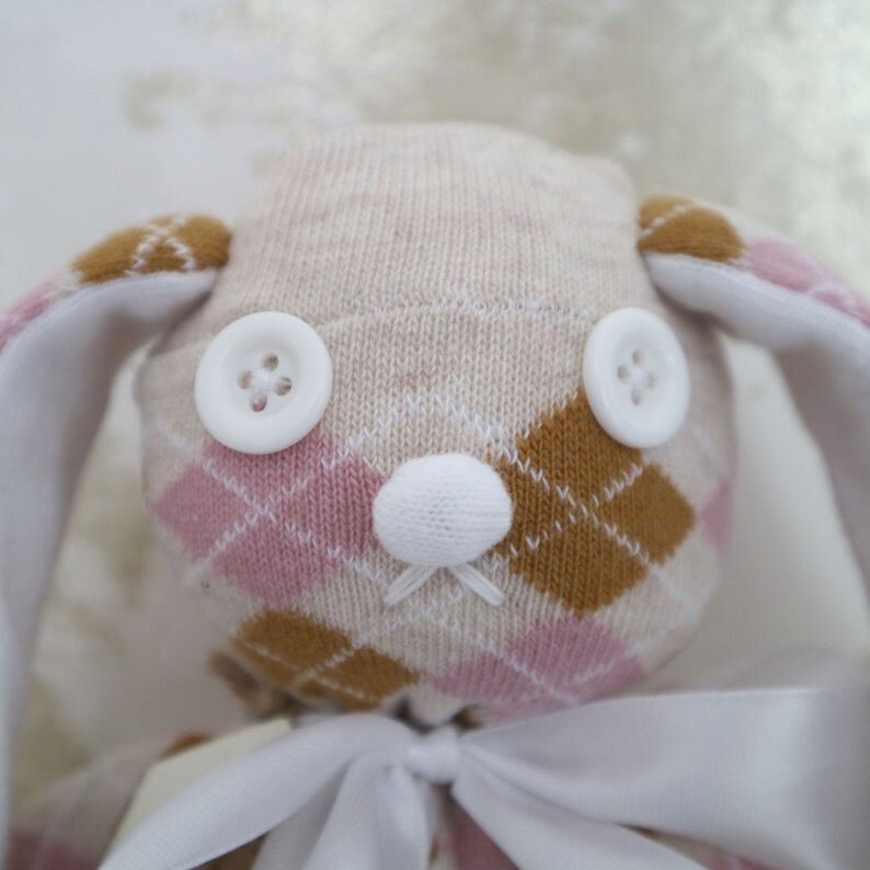 RevanRek's tweet photo. I made a cute little sock bunny yesterday! 💕 she’s for sale if anyone is interested https://t.co/EwzHJtz0LB 

#EtsySeller #handmadegifts #cuteanimals #sockmonkey #etsyfinds #sewing #craft #bunnyrabbit #HandmadeInUK #handmadewithlove https://t.co/3Fs6npdLdO