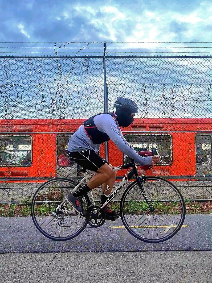 hmeg_runner's tweet photo. ¿ Corredor o Ciclista ? 
.
No hay progreso sin esfuerzo, dia de escupir el corazón ❤  repeticiones de lujo, que pasen un gran día.
.
𝗔𝗙 𝗔𝗟𝗟 𝗥𝗨𝗡𝗡𝗜𝗡𝗚.
.
@yoelegicorrer1 @ComuniRunners @marathorunners @marathorunners @Better_runners @LoveRunSmile https://t.co/GNtfXnM25N