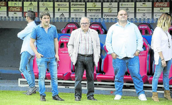 CAOenfurecido's tweet photo. "ANTONIO CEDIDO, ROBER, CEDIDO, JAUME CEDIDO. LUIS, ME GUSTA CÓMO JUEGAS, POR ESO ME CUESTA MÁS CEDERTE. ¡ENHORABUENA, TODOS LOS DEMÁS ESTÁIS EN EL EQUIPO!

MENOS TÚ, TÚ Y TÚ". https://t.co/pg4O8DOHFc