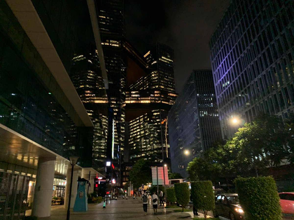  #Shenzhen thread: 1. Why can't  #US govt destroy Chinese high tech? I took these two photos at 10:30 pm at  #Tencent headquarters in  #Shenzhen, known as  #China Silicon Valley as it's home to a number of tech firms like  #DJI,  #Huawei & Tencent. The office lights all on as employees