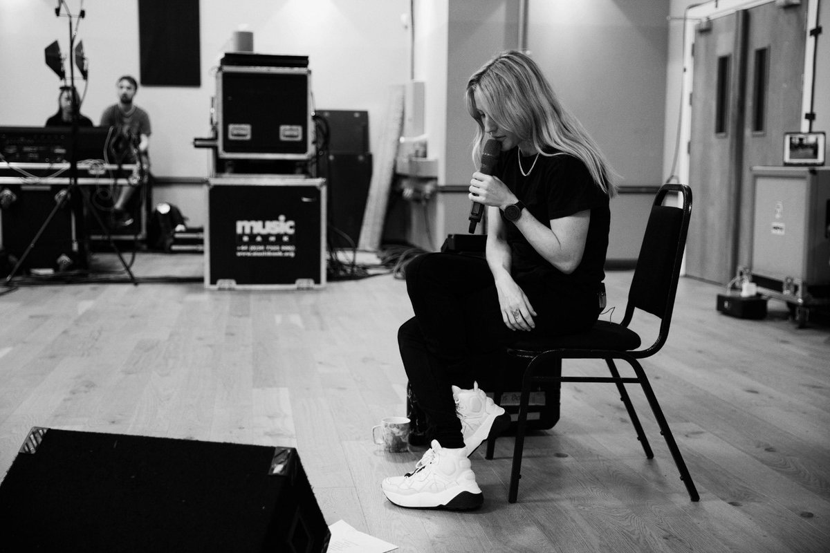 Ellie Goulding tweet media