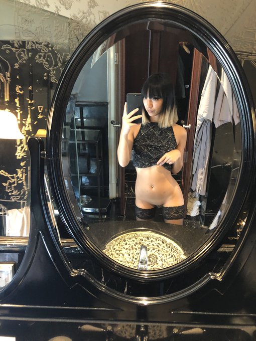 On or off? ✨ https://t.co/7rYWHQWNL5