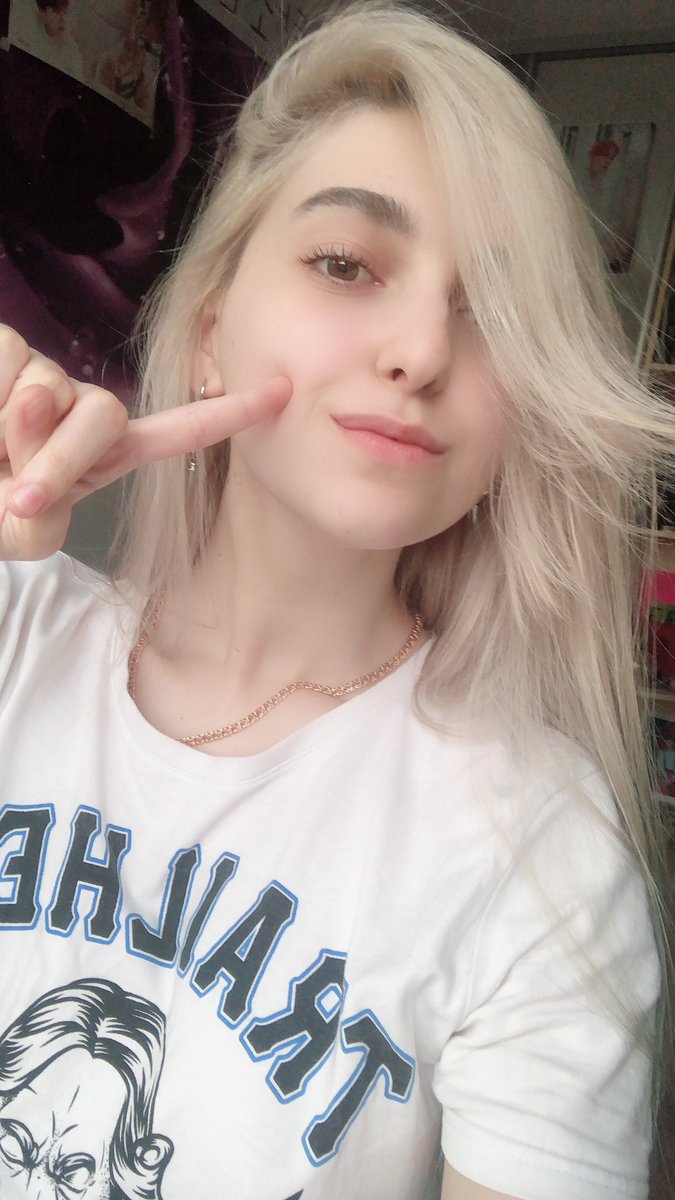 4UNIgroup's tweet photo. [#Lesan] А вы заметили, что я сделала странное сердце пальцами?🤣

Желаю вам хорошей недели!💖
#4UNI #4UNILESAN #4UNIбеспаники https://t.co/m6K9v56ODJ