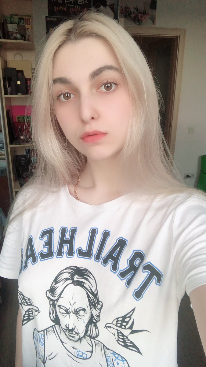 4UNIgroup's tweet photo. [#Lesan] А вы заметили, что я сделала странное сердце пальцами?🤣

Желаю вам хорошей недели!💖
#4UNI #4UNILESAN #4UNIбеспаники https://t.co/m6K9v56ODJ
