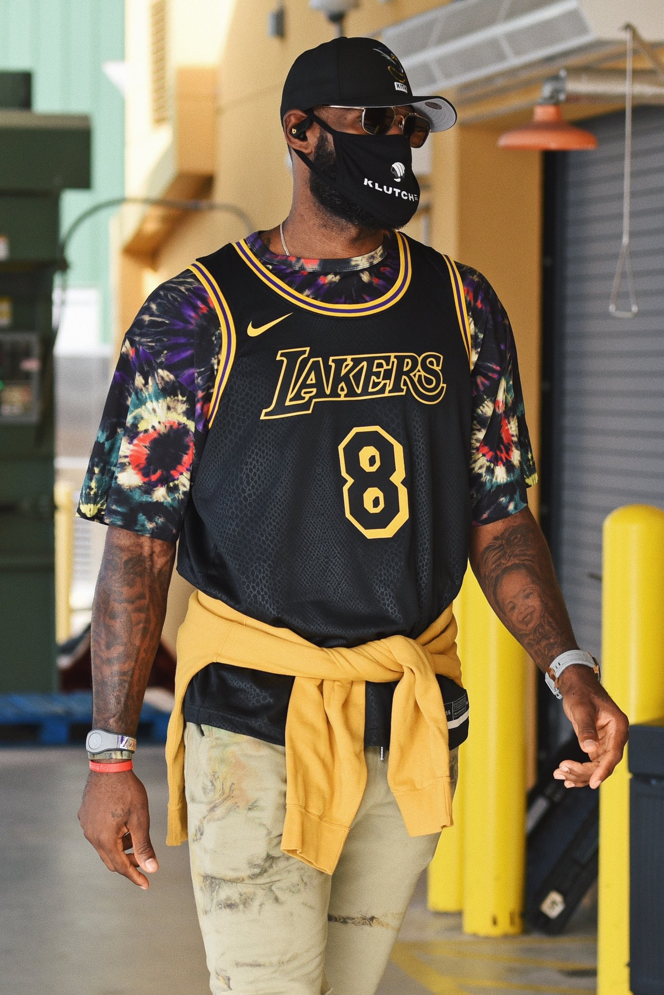 B/R Kicks on X: LeBron arrives for tonight's game wearing the