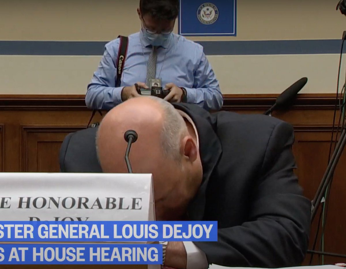1/ THREAD: This is  #LouisDeJoy's reaction immediately after  @RepKatiePorter says to  #LouisDeJoy, "...because you started taking very decisive action when you became Postmaster General..." #BodyLanguageExpert  #BodyLanguage  #DeJoyHearing