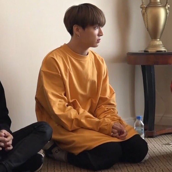 jungkook in ᵗⁱⁿʸ: a devastating thread—