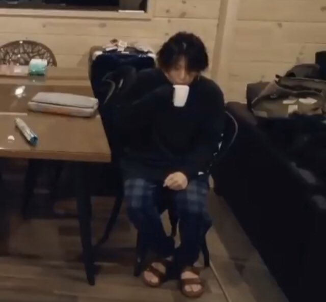 jungkook in ᵗⁱⁿʸ: a devastating thread—