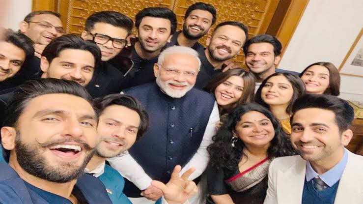 Anilcherukara's tweet photo. #SushantTruthNow
#SushantTruth
People are saying bollywood is dirty and filthy..

Is it true? https://t.co/1tQxWnd1Z1