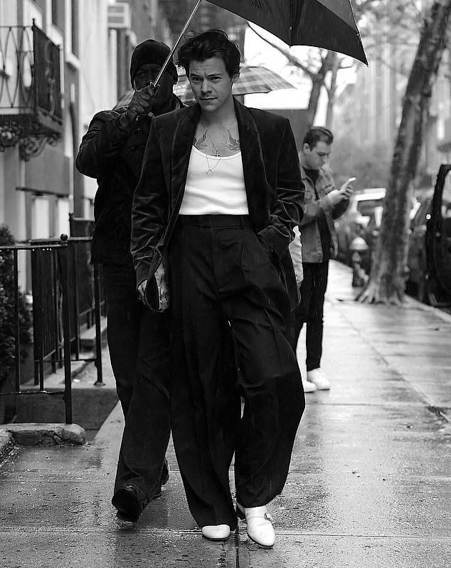 harry styles being THE style icon of our generation- a beautiful thread;