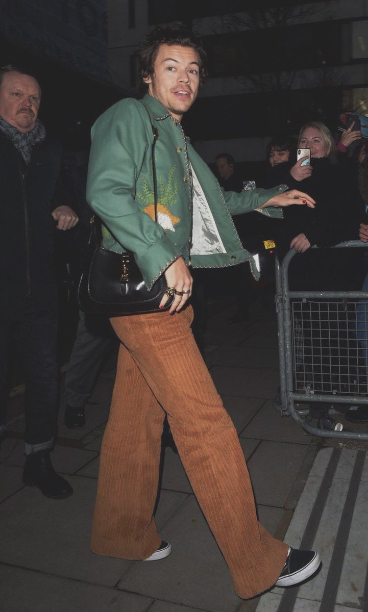 harry styles being THE style icon of our generation- a beautiful thread;