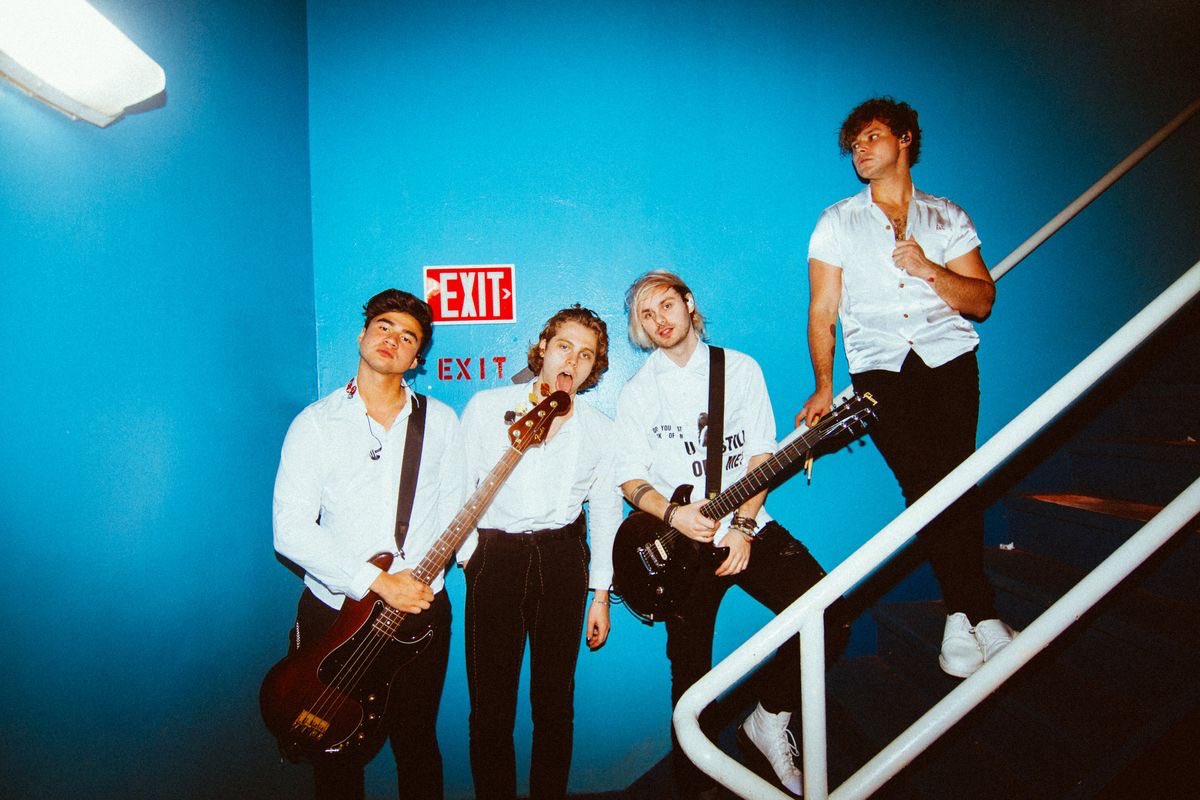 5SOS believes  #blueteam is superior