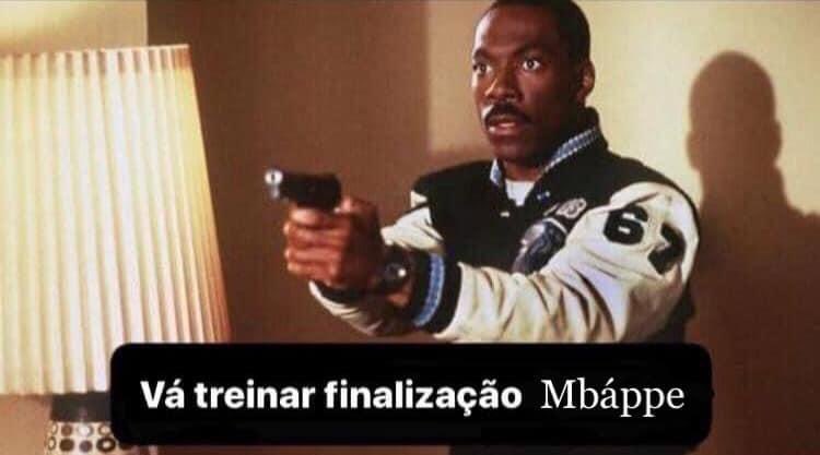 Máquina do Tempo é inventada:
Mulheres: vou pegar o Cristiano Ronaldo antes da fama.
Homens: