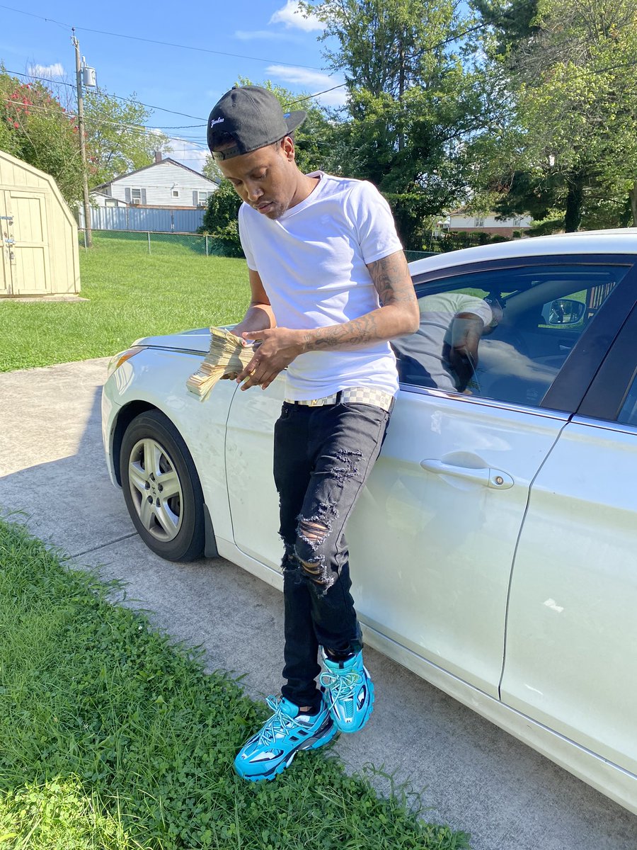 LorMauddd's tweet image. HE CAME BACK LIKE A SURVIVOR‼️💯🔓💪🏽💫..#ImBack🏡🖕🏼👮🏼‍♂️#YallMissMe?🎶🤪#MoWorld💔