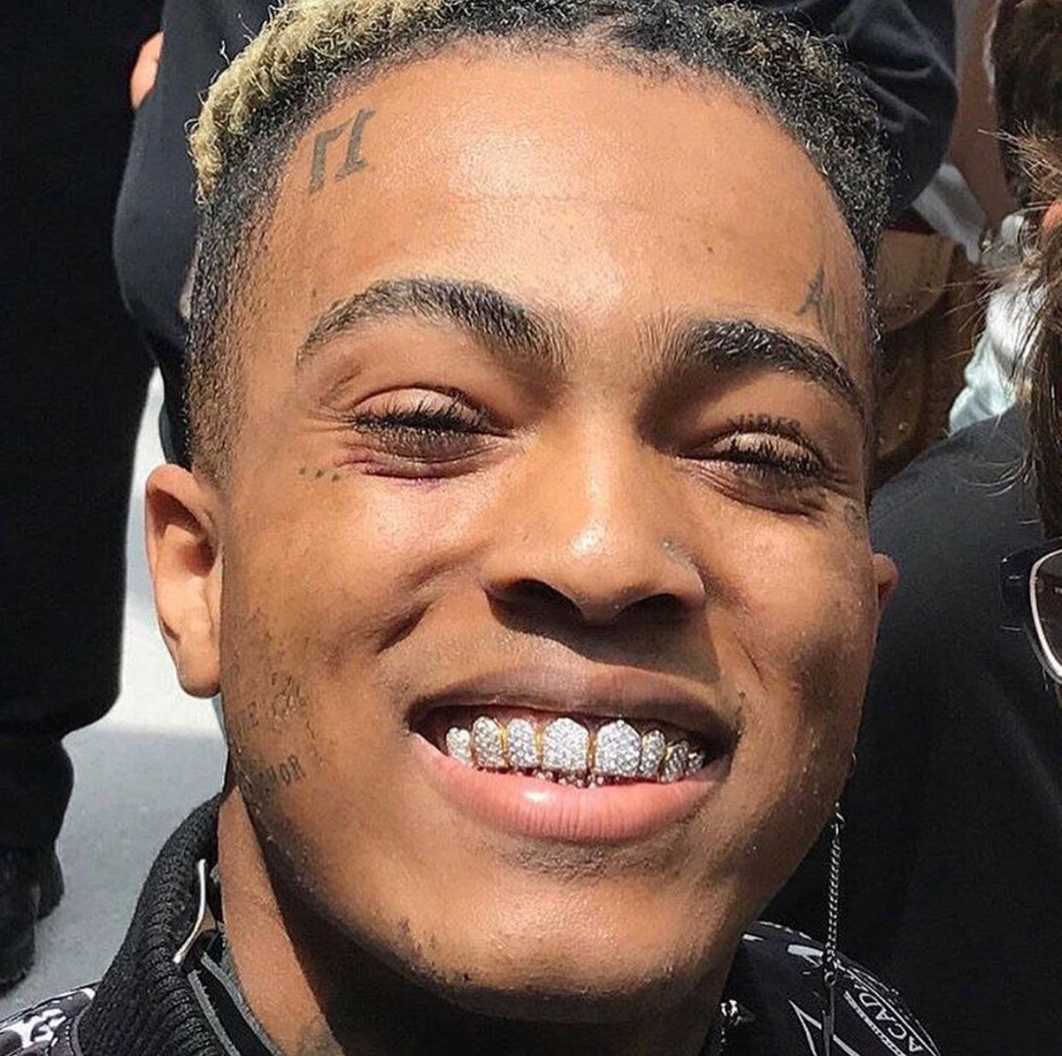 Kulturlesite_'s tweet photo. Il y a 3 ans, XXXTentacion sortait l’album « 17 » 🎈

Le projet regroupe des sons comme :

▫️Jocelyn Flores
▫️F*ck Love ft Trippie Redd
▫️Everybody Dies in Their Nightmares
...

R.I.P 🌹🙏 https://t.co/UlY3FyShOV