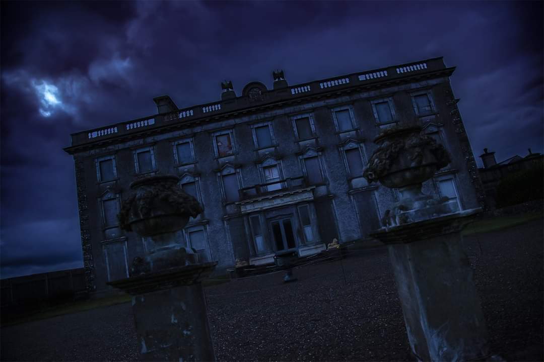 A late night Storm Francis is about to hit the peninsula 👀

The legend of the hall....."A ship unexpectedly arriving" on a night very similar to tonight.