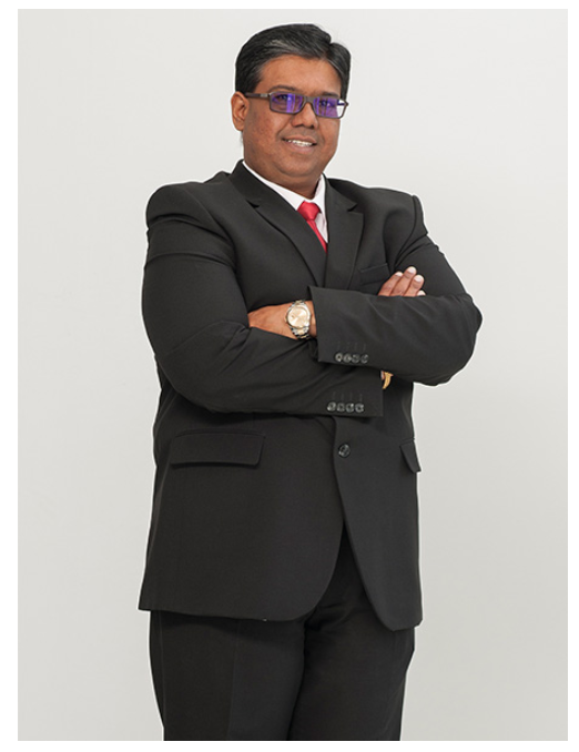 FifiPeters's tweet photo. Something seems off when a company's CEO, CFO &amp; COO all quit on the same day, with immediate effect
That happened at JSE listed Delta Property Fund today
Sandile Nomvete(CEO), Shaneel Maharaj(CFO)&amp; Otis Tshabalala(COO) have left the company
Reasons for their exit not disclosed🤔 https://t.co/94p2gSJunE