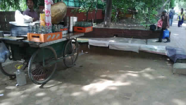 mentally I'm at this stall outside Miranda House, getting myself a chhola kulcha role with extra gaajar ka achaar in it. bhaiyya ji is insisting I eat a plate instead but I'm in a hurry, my mother's calling me home so a roll would be better.