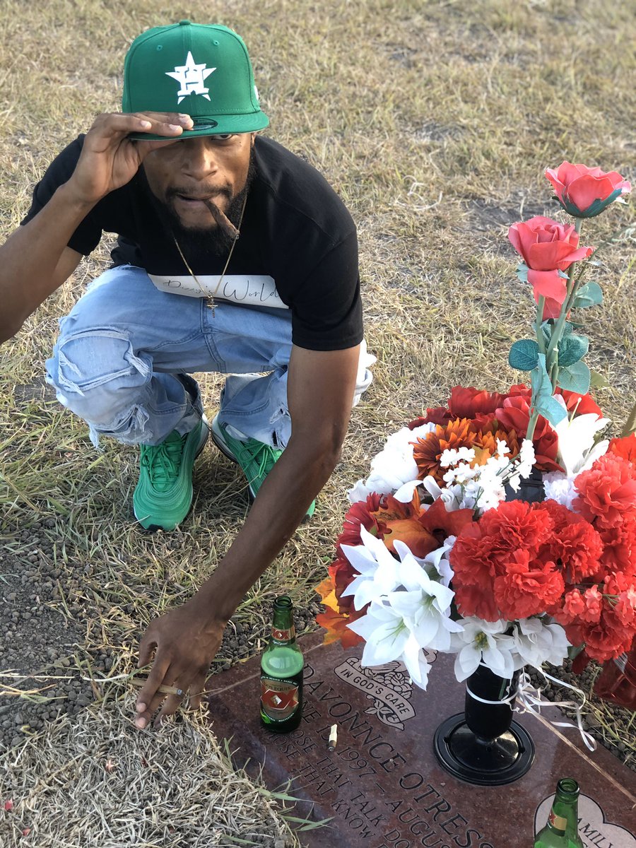 NBA_IsMine's tweet photo. #LONGLIVEDIZZY 
〽️R. 🎱0️⃣0️⃣0️⃣

💚🕊🐾🐾

@dizzy_dondada https://t.co/v6zuoKKCUs