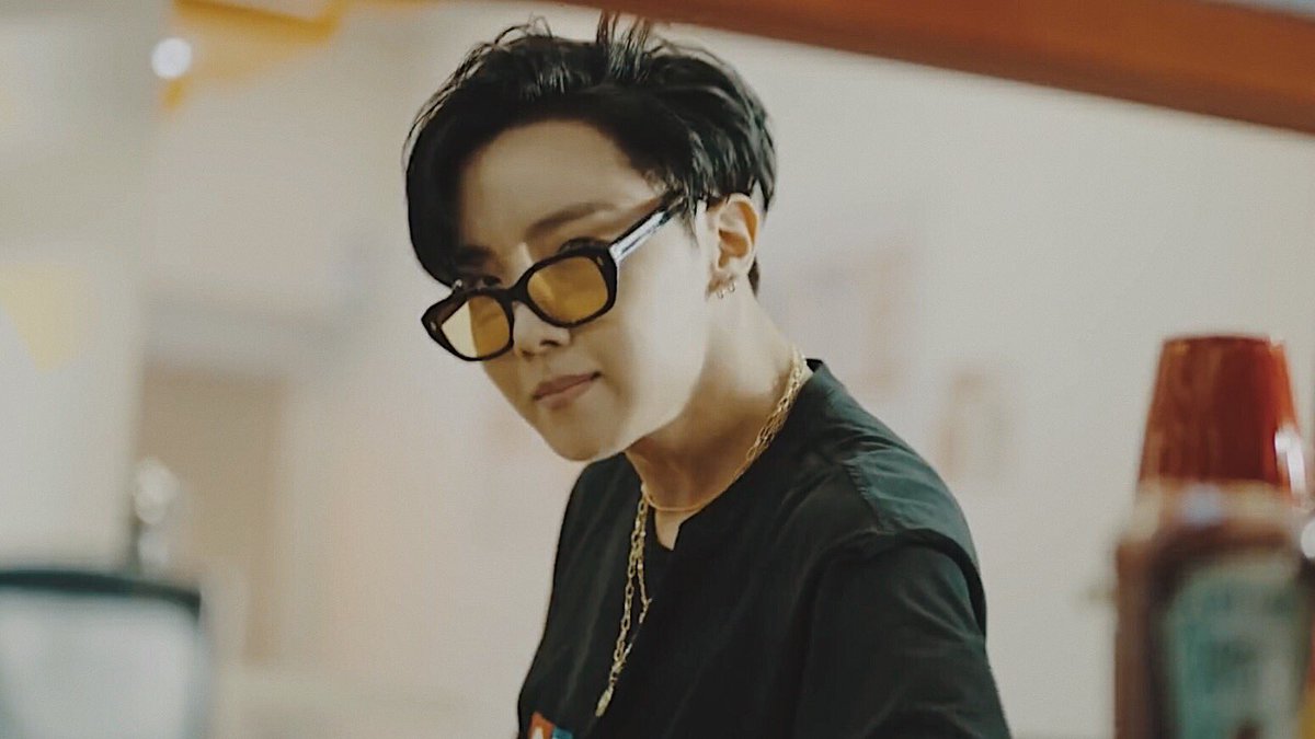 hoseok pics ☻ tweet media