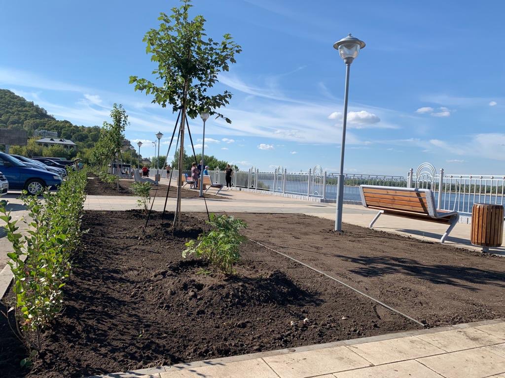 Вскоре закончим работы на объекте и набережная станет очередной нашей гордостью.
Верим, что территория будет посещаемой и любимой жигулевцами. С нетерпением ждём фотографий молодожёнов на поворотной скамейке 👩‍❤️‍👨