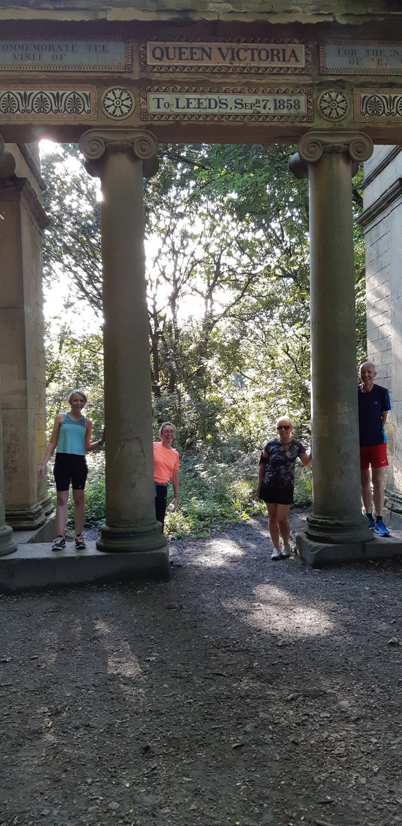 Fantastic social distanced running tonight with <a href="/LCHNHSTrust/">LCH NHS Trust</a> #shuffleclub with <a href="/AnneIngleson/">Anne McGee 💙 #BLM</a> etc. Urban green spaces abound plus surprise Victorian folly.