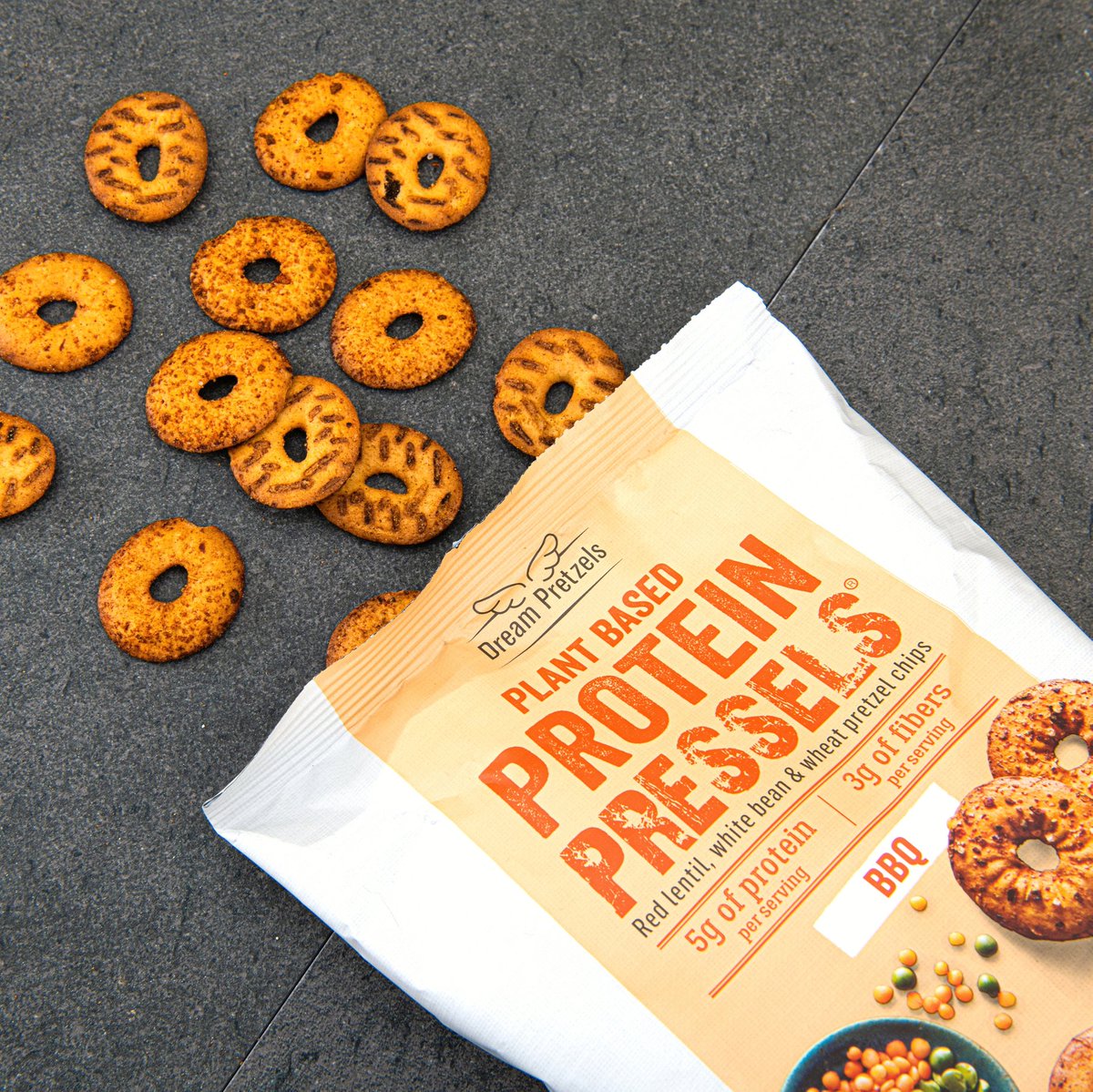 PresselsUsa's tweet photo. Our new BBQ Protein Pressels not only deliver protein power, but flavor you'll find irresistible too!

#pressels #proteinpressels #protein #pretzel #pretzels #vegan #vegansnack #vegansnacks #plantbased #plantbasedprotein #snack #snackbetter #healthysnack https://t.co/Y83Smpko0v