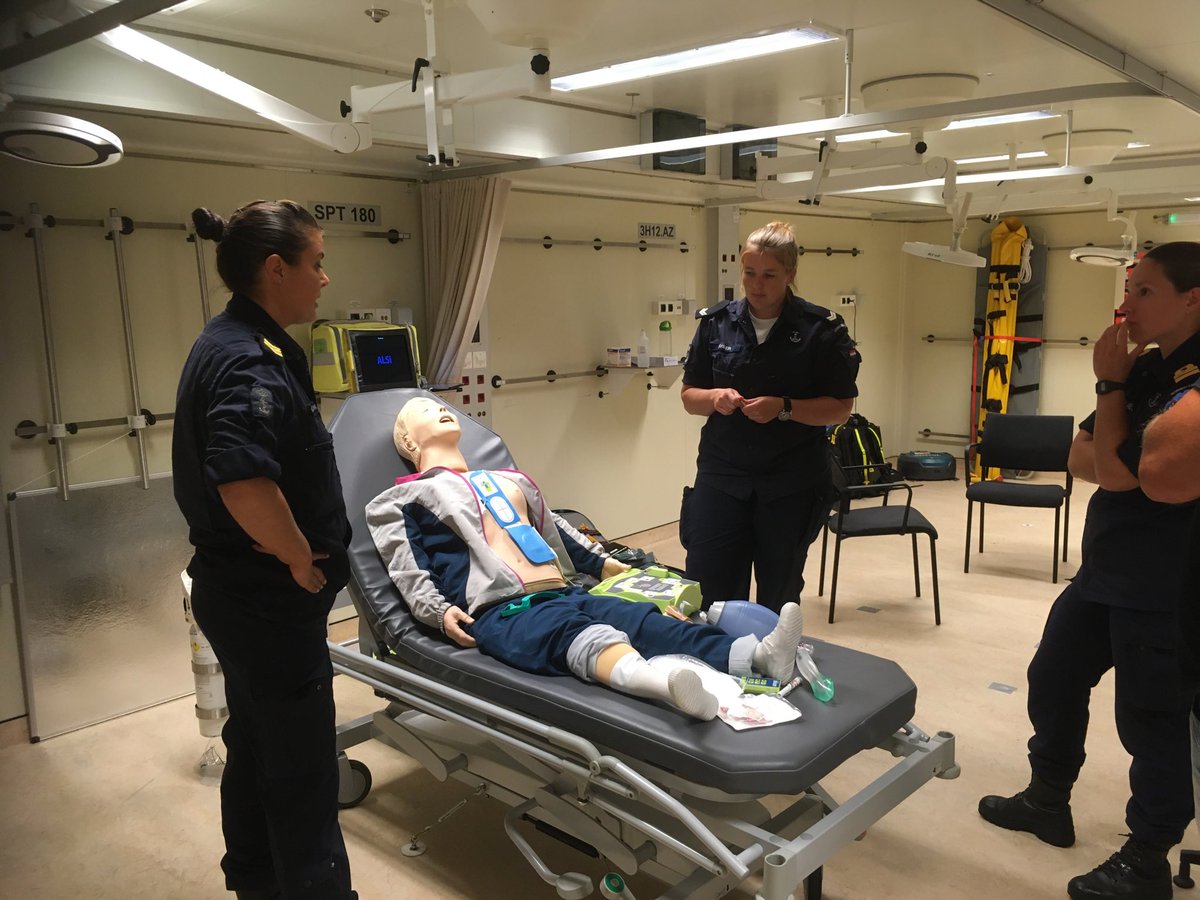 HSuurveld's tweet photo. Life Saving Training voor het scheepsmedisch team. Ik kwam even kijken, stond vervolgens te reanimeren. #goedetraining https://t.co/v0cLQDYBfx